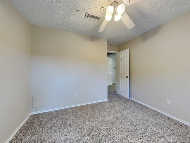 Building Photo - 8527 Woodland Willows Dr