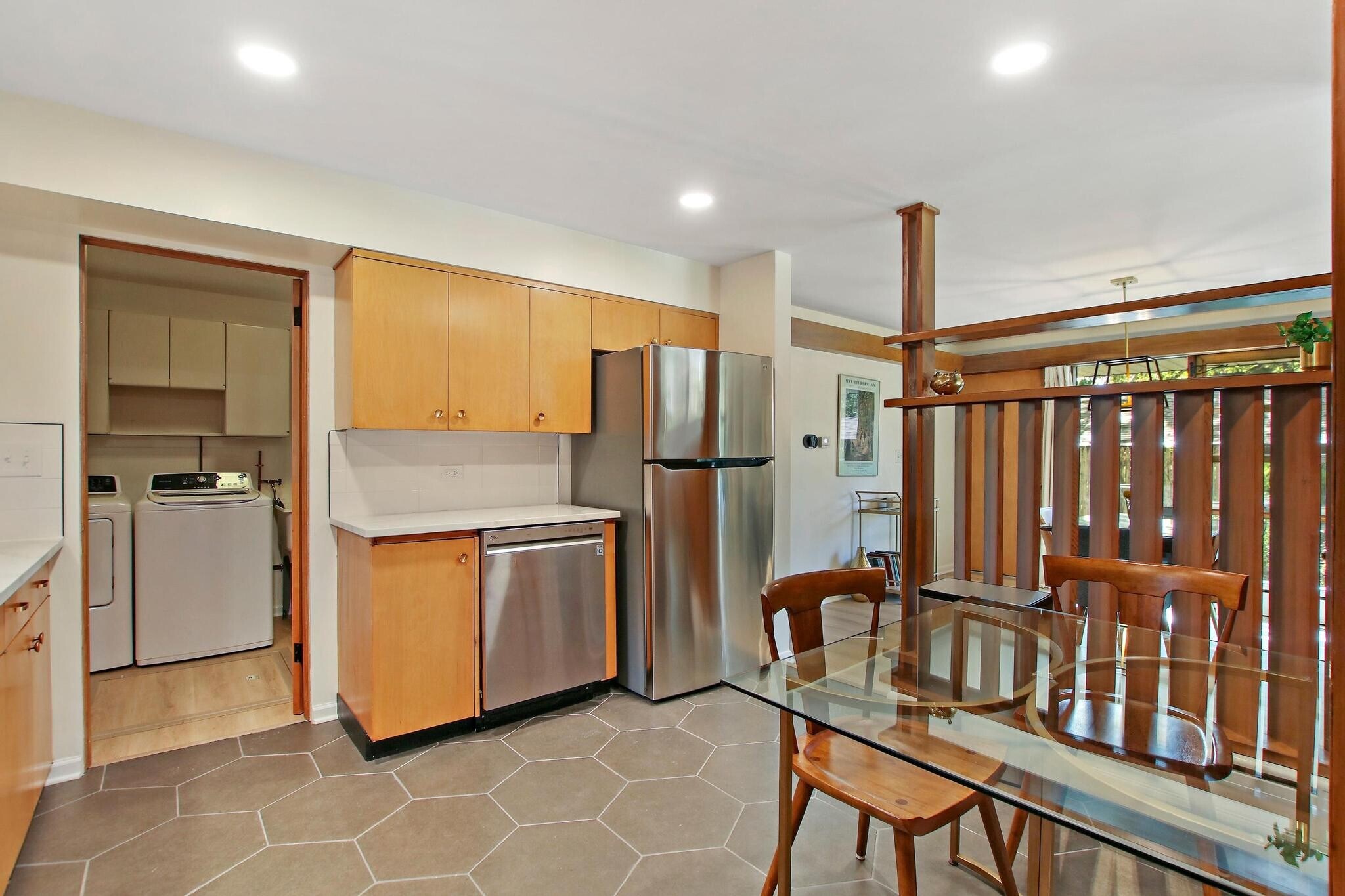 Building Photo - 435 Lynn Terrace