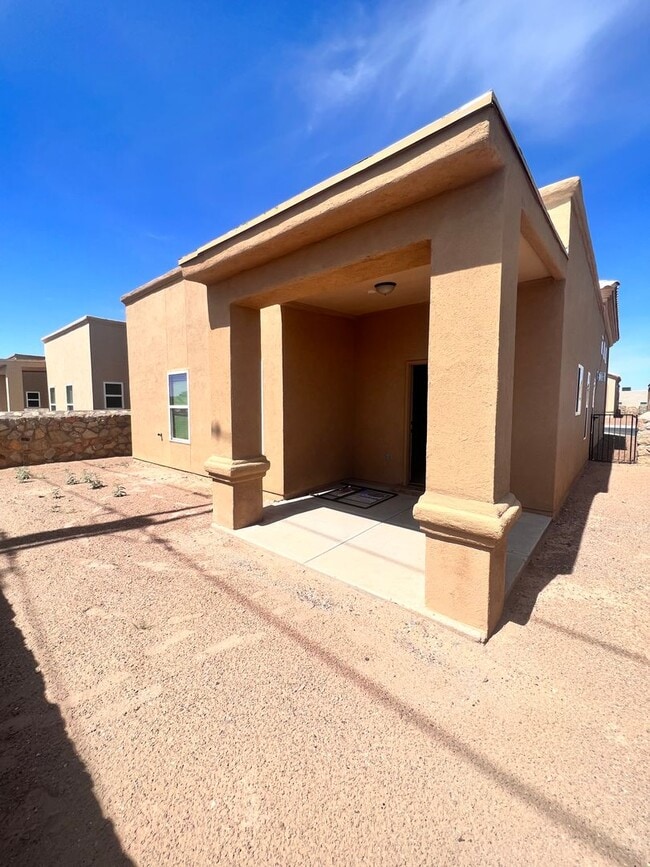 Building Photo - GORGEOUS EASTSIDE HOME OPEN HOUSE FRIDAY 0...