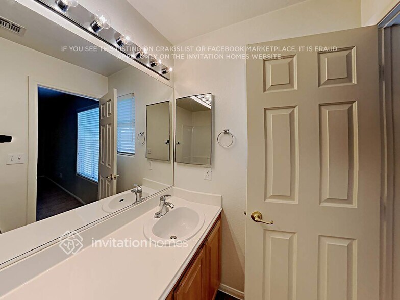 Building Photo - 7849 Wavering Pine Dr