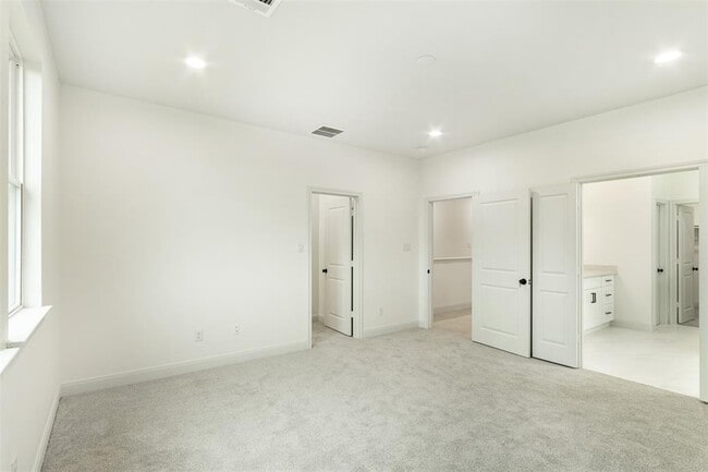 Building Photo - 4006 Bennington St