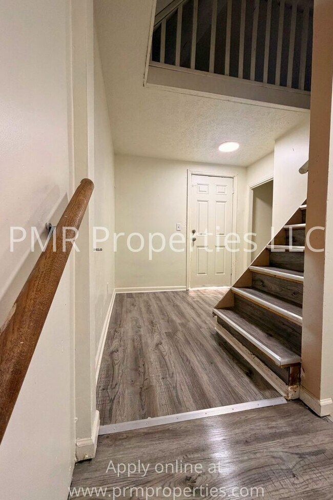 Building Photo - 824 1st Ave