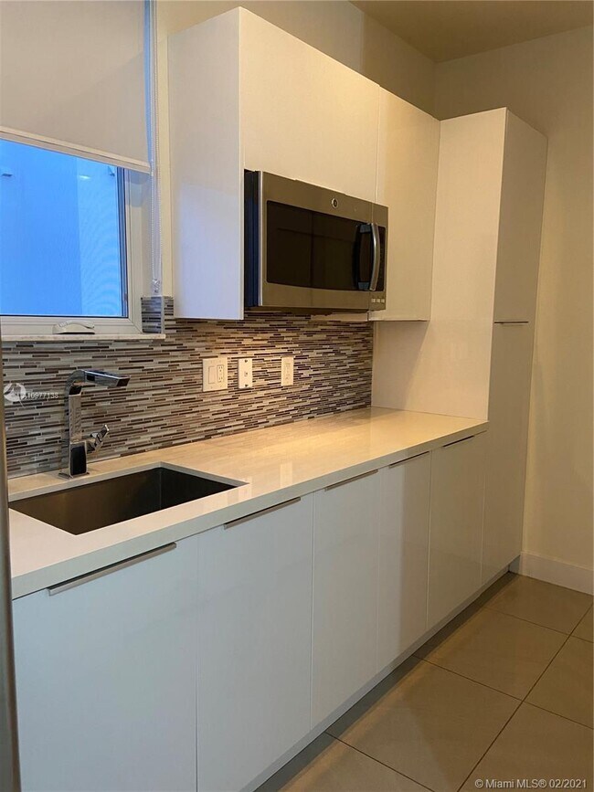 Building Photo - 6331 NW 105th Ct