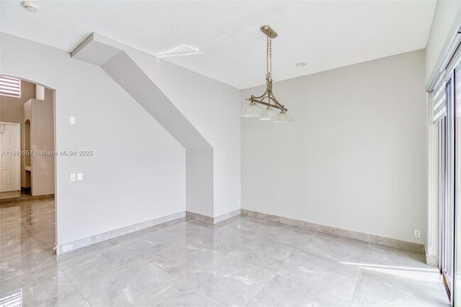 Building Photo - 3810 SW 51st St