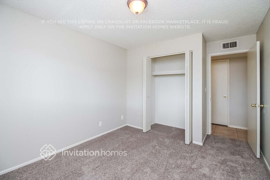 Building Photo - 1249 E 8th St