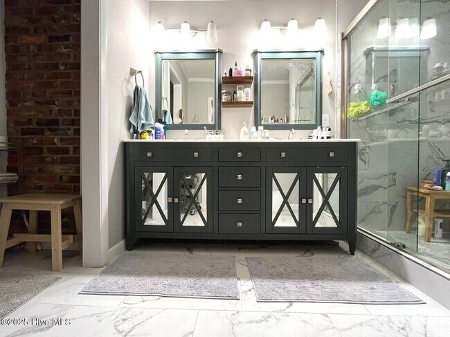 Building Photo - 375 Midland Rd