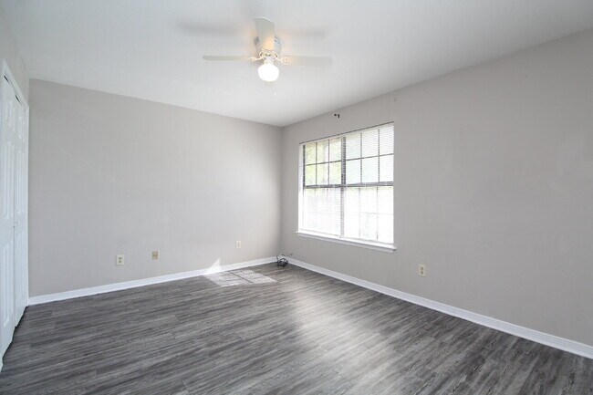 Building Photo - Ground-Floor 2BR Apartment in Prime North ...