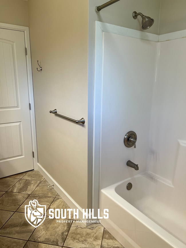 Building Photo - 3bed/2bath w/finished basement, landscaping & Water, Sewer, Trash Included, RV Parking