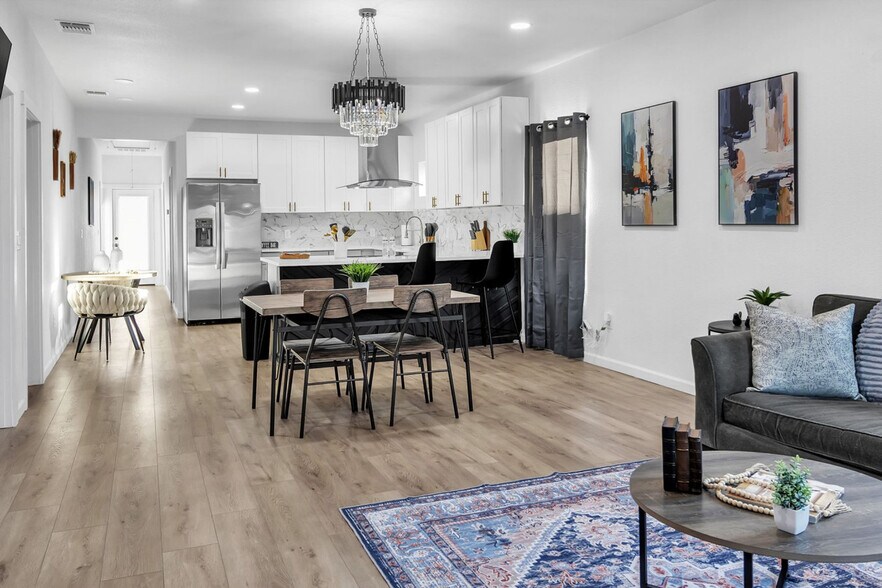 Building Photo - 2306 E Houston St