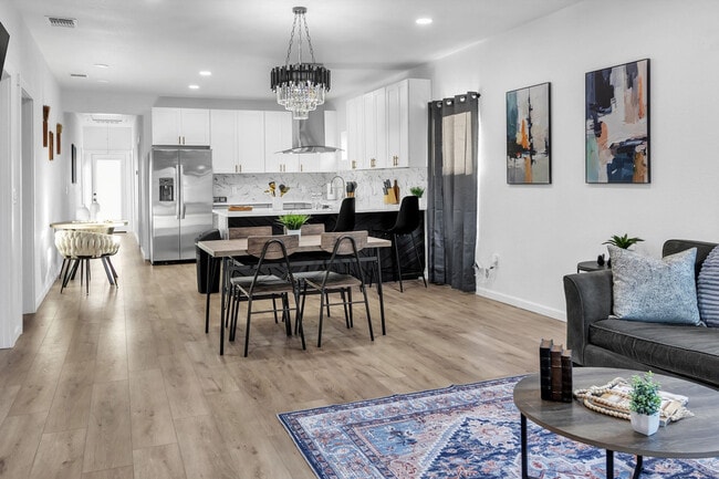 Building Photo - 2306 E Houston St