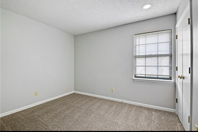 Building Photo - 14938 Riggs St