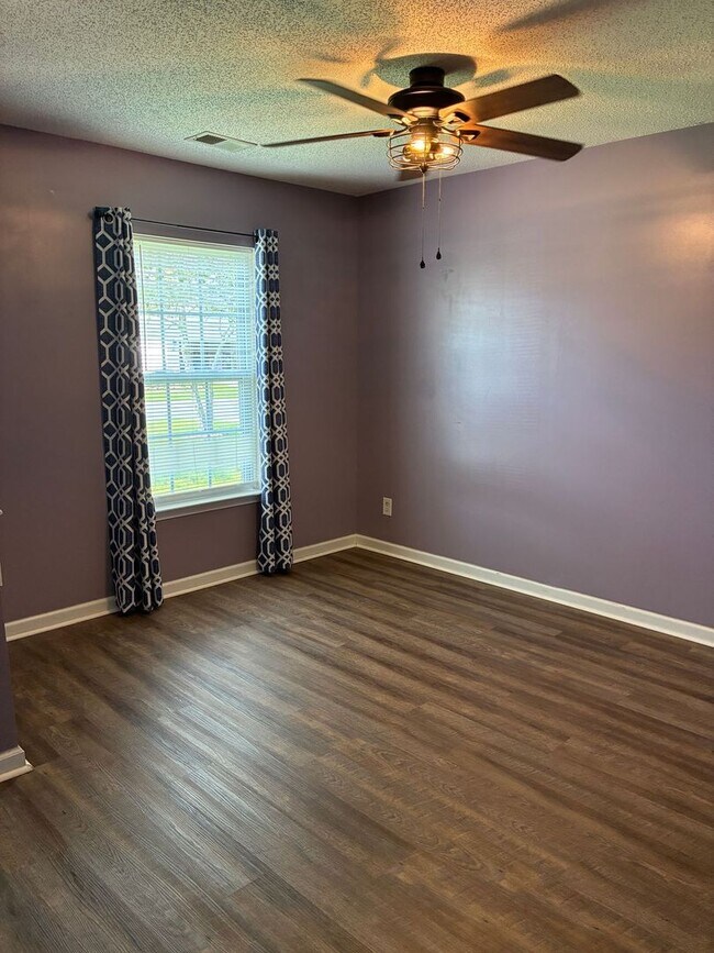 Building Photo - 630 Glen Haven Dr