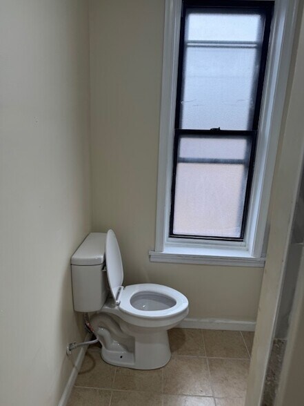 Building Photo - 5712 Arch St