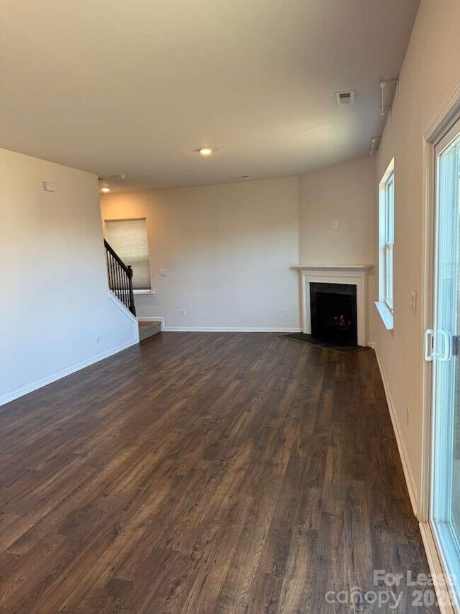 Building Photo - 106 Sierra Rd