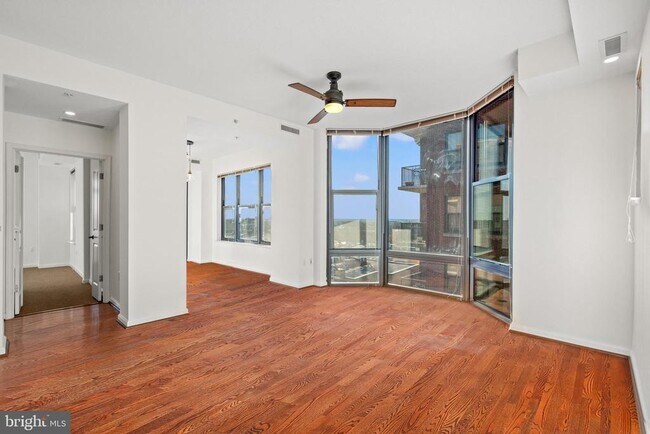Building Photo - 1390 Kenyon St NW