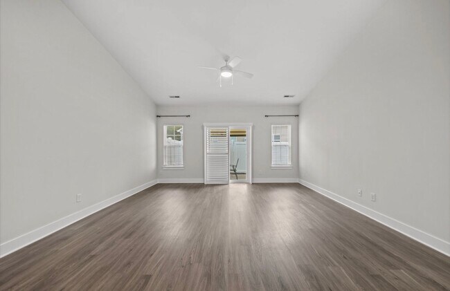 Building Photo - Like New Garden View Townhome in Graham