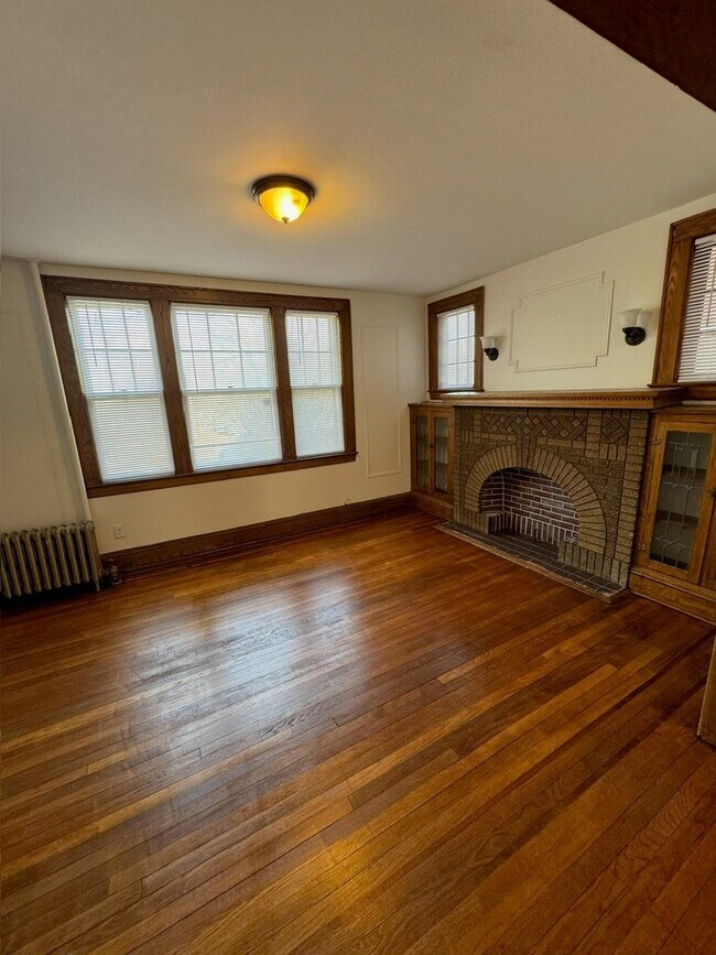 Building Photo - 807 Schuyler Ave