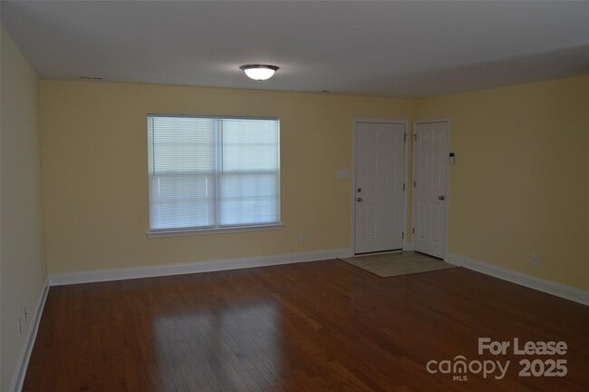 Building Photo - 132 Springfield Rd