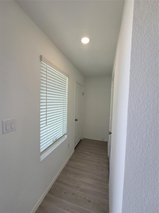 Building Photo - 105 Painted Night Rd