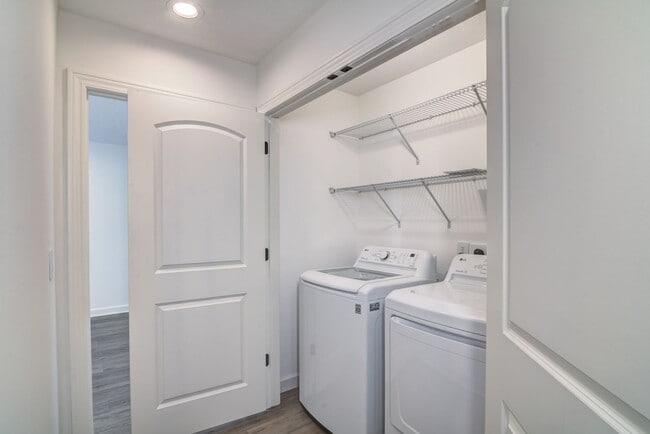 Building Photo - New 3 Bedroom Town Home