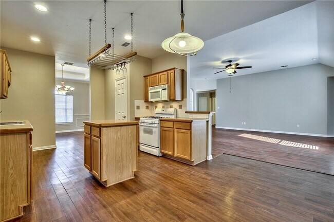 Building Photo - 4424 Maple Shade Ave