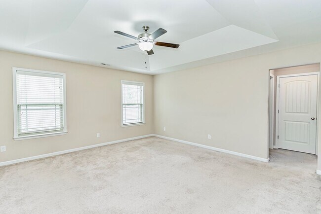 Building Photo - Beautiful home