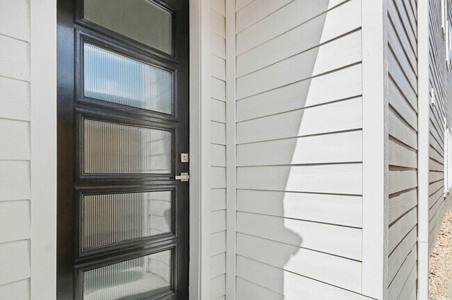 Building Photo - 111 E 33rd St