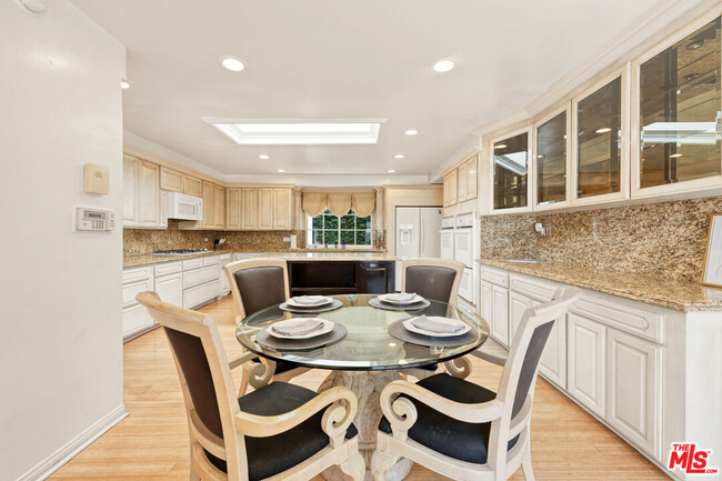 Building Photo - 1148 Coldwater Canyon Dr