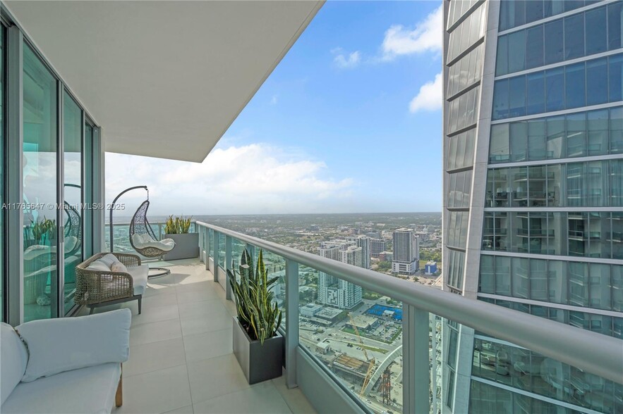 Building Photo - 900 Biscayne Blvd