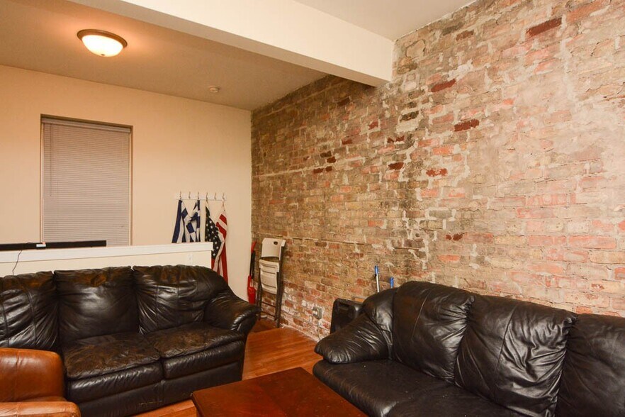 Building Photo - 850 W Fletcher St