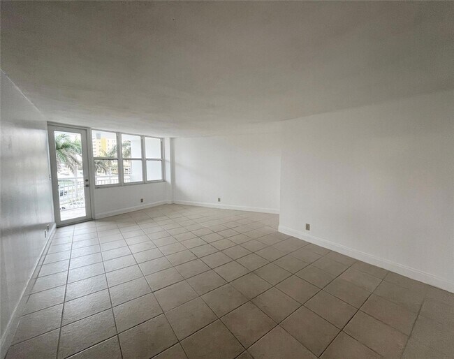 Building Photo - 301 N Ocean Blvd