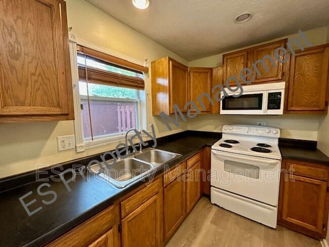 Building Photo - 718 Southfield Ct