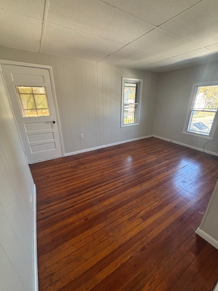 Building Photo - 203 Parsons Ave