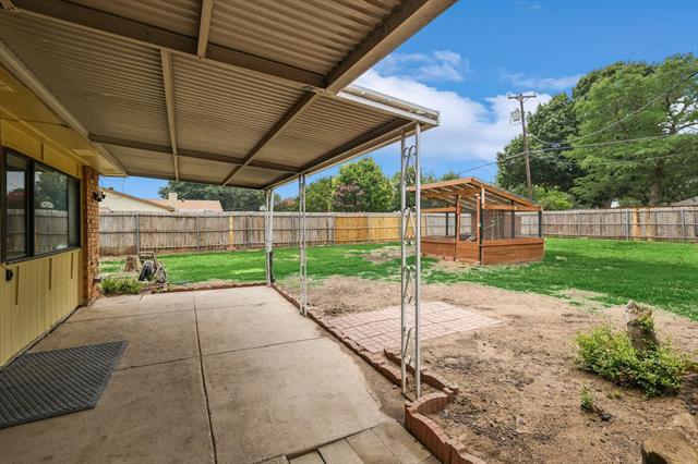 Building Photo - 2301 Travis Dr