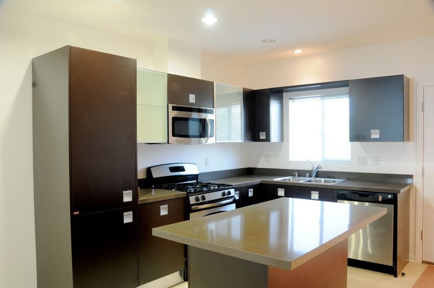 Building Photo - 9100 Whitworth Dr