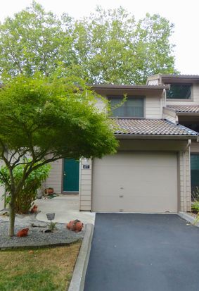 One car garage and entrance - 7816 NE Loowit Loop