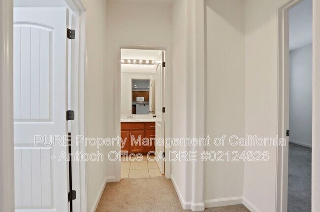 Building Photo - 2446 Mojave Dr