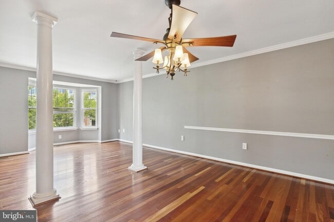 Building Photo - 210 Golden Larch Terrace NE