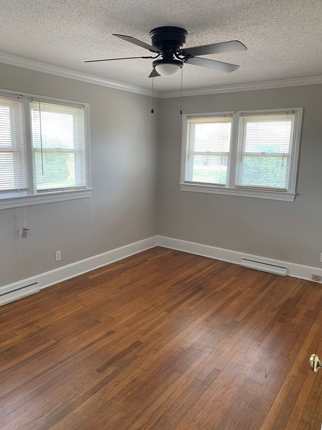 Building Photo - Country Living with City Convenience!