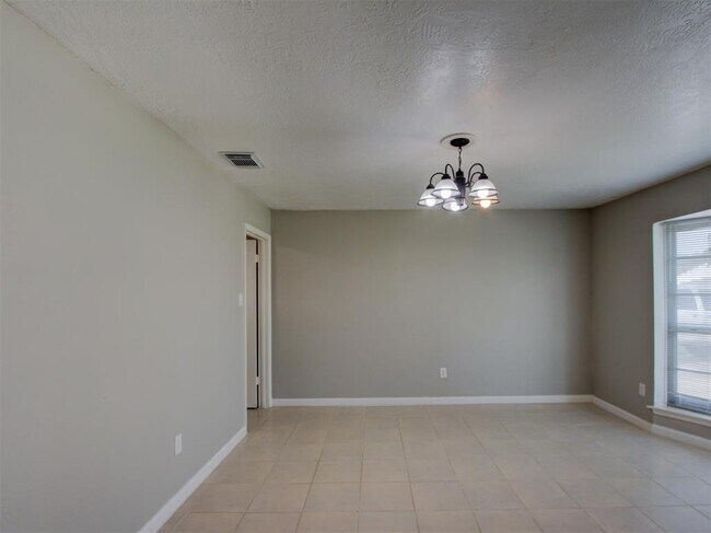 Building Photo - 10815 Montverde Ln