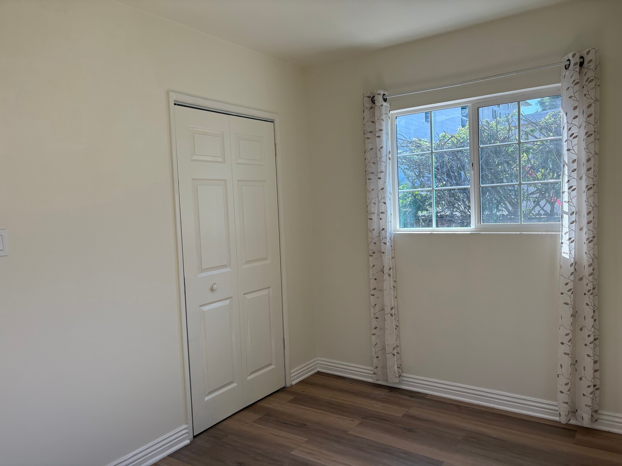 Building Photo - 2405 Perkins Ln