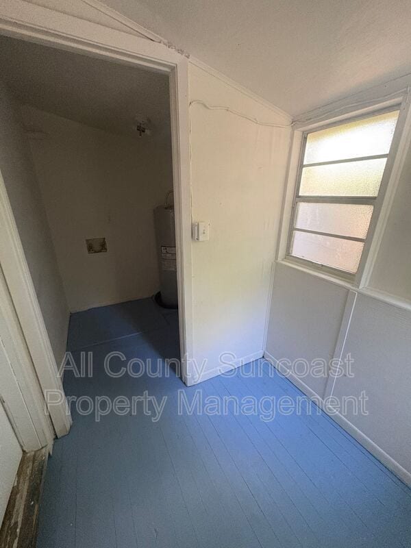 Building Photo - 2134 Saxon St