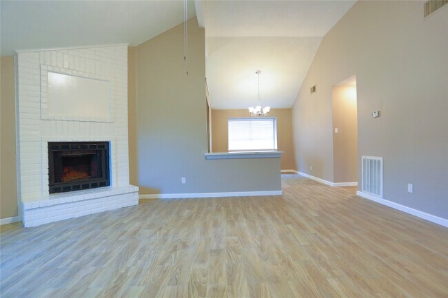 Building Photo - 7007 Glen Rosa Dr