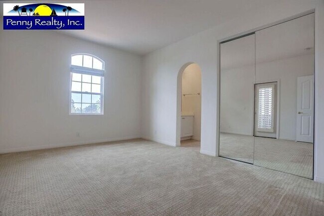 Building Photo - Stunning 4 Bedroom 3.5 Bath Home in the Co...