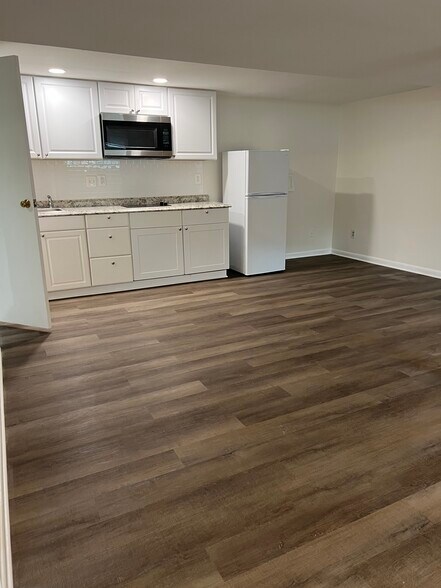 Building Photo - 7441 Convair Dr