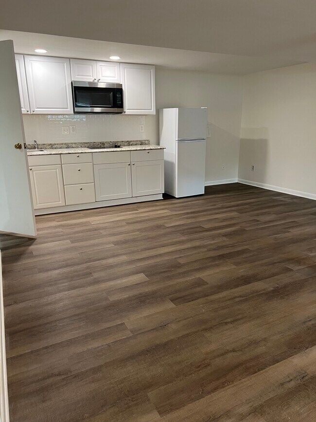 Building Photo - 7441 Convair Dr