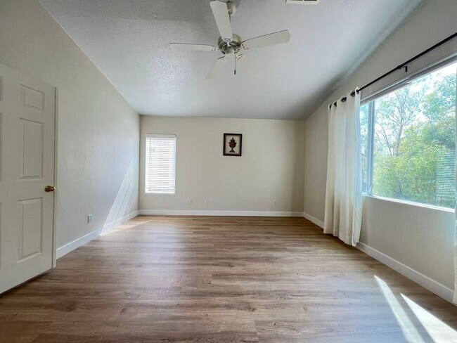 Building Photo - Beautiful and well-maintained two-story home in summerlin