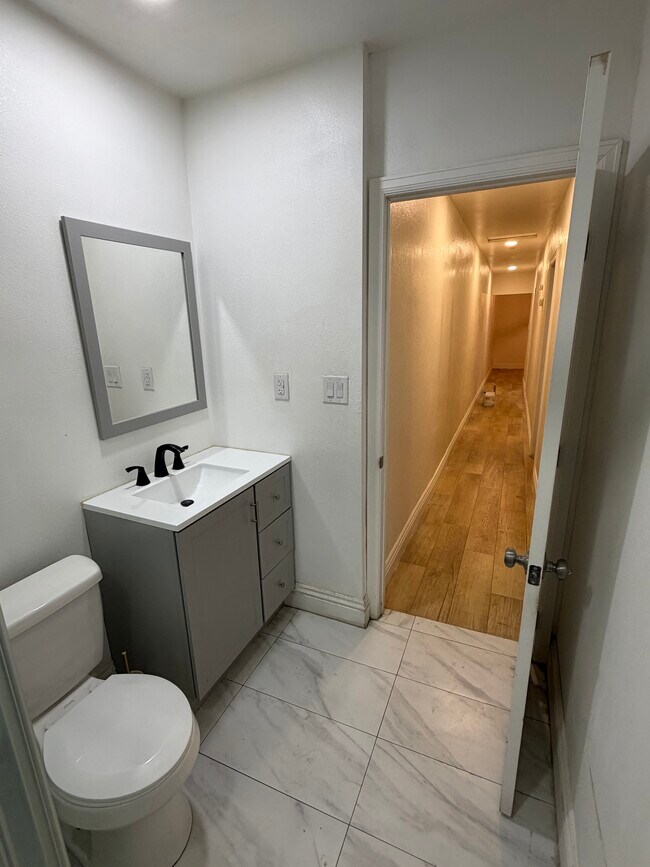 Building Photo - 1103 E Princeton St