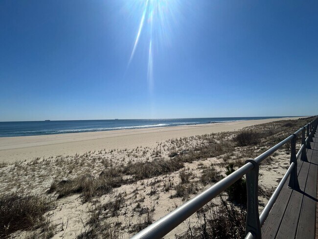 Building Photo - Large 5 Bedroom Single Family House Available in Long Branch!