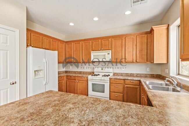 Building Photo - 4540 E Los Alamos St